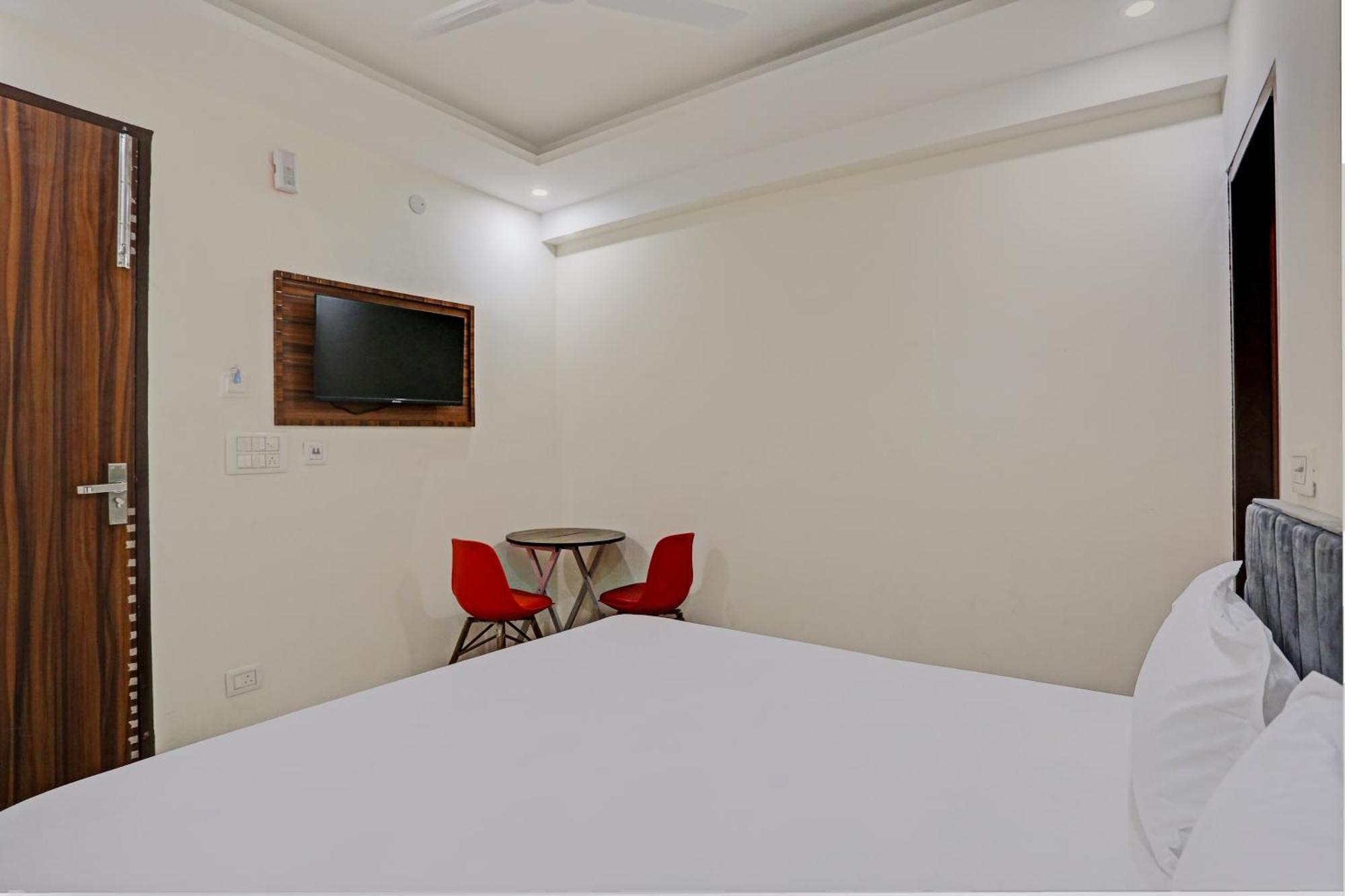 Hotel O Tree House New Delhi
